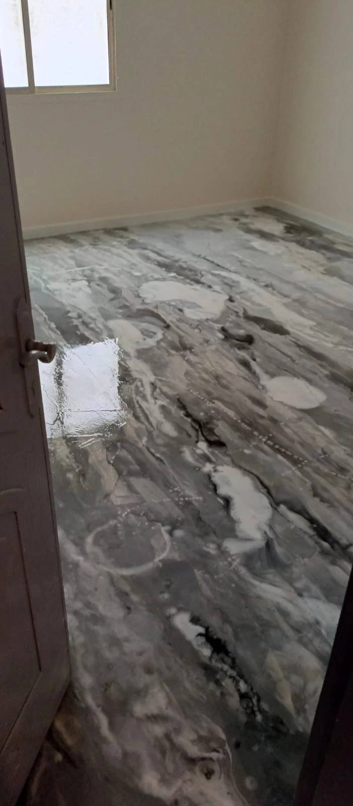 إيبوكسي ميتالك بتصميم رخامي أبيض ورمادي